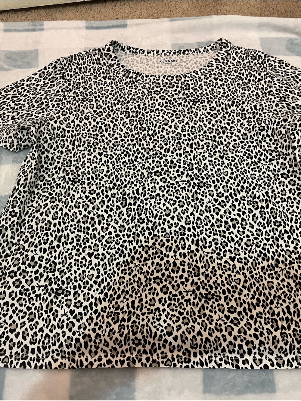 Old Navy large shirts 4 shirts!!! Buy ASAP!!